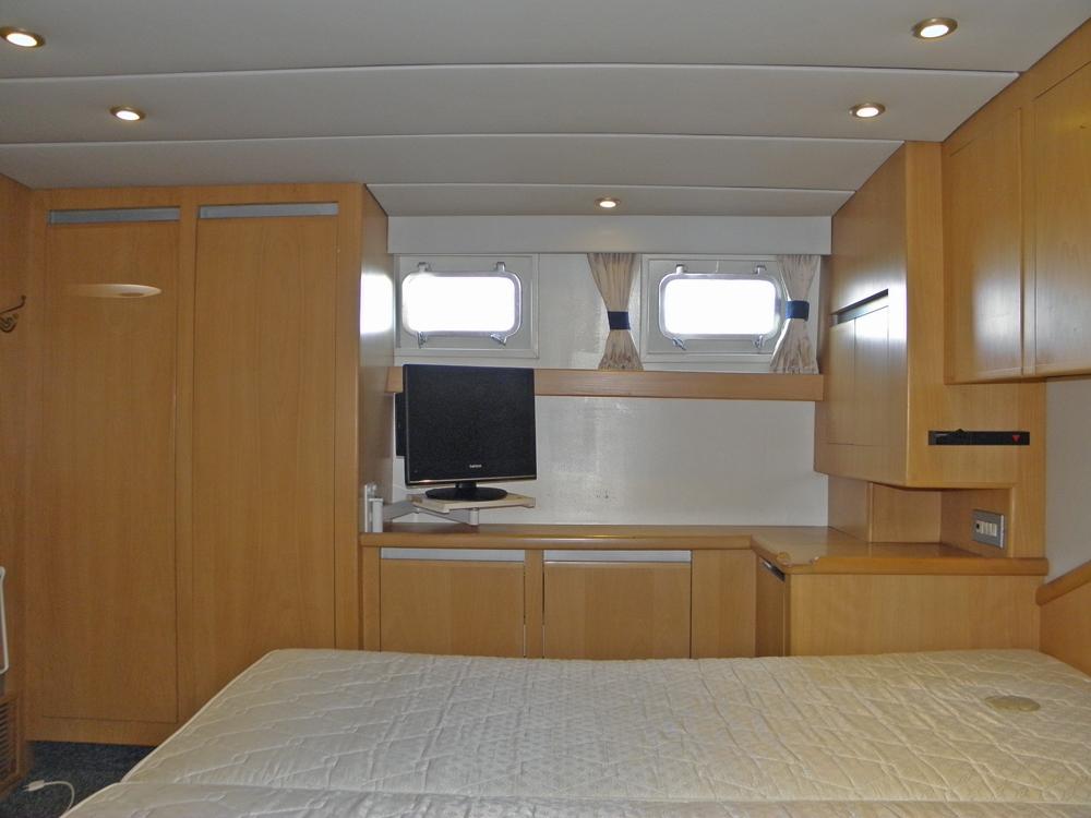 Aft cabin, Accommodation